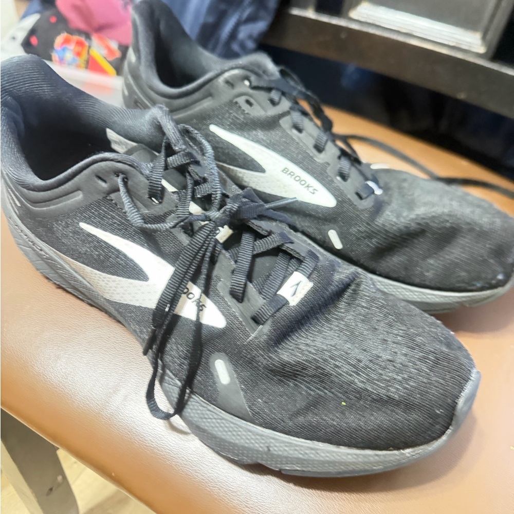 Brooks Men's Black and Gray Athletic Shoes